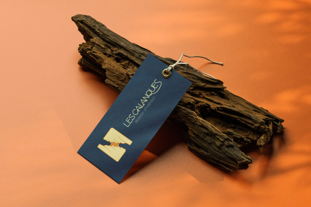 Mockup étiquette Les Calanques graphiste freelance Ophélie Carvalho