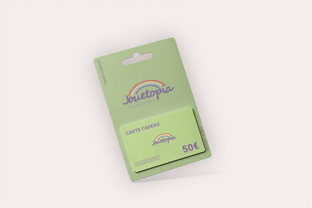 Mockup carte cadeau Jouetopia identité visuelle graphiste freelance Ophélie Carvalho