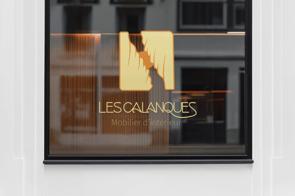 Mockup devanture Les Calanques graphiste freelance Ophélie Carvalho