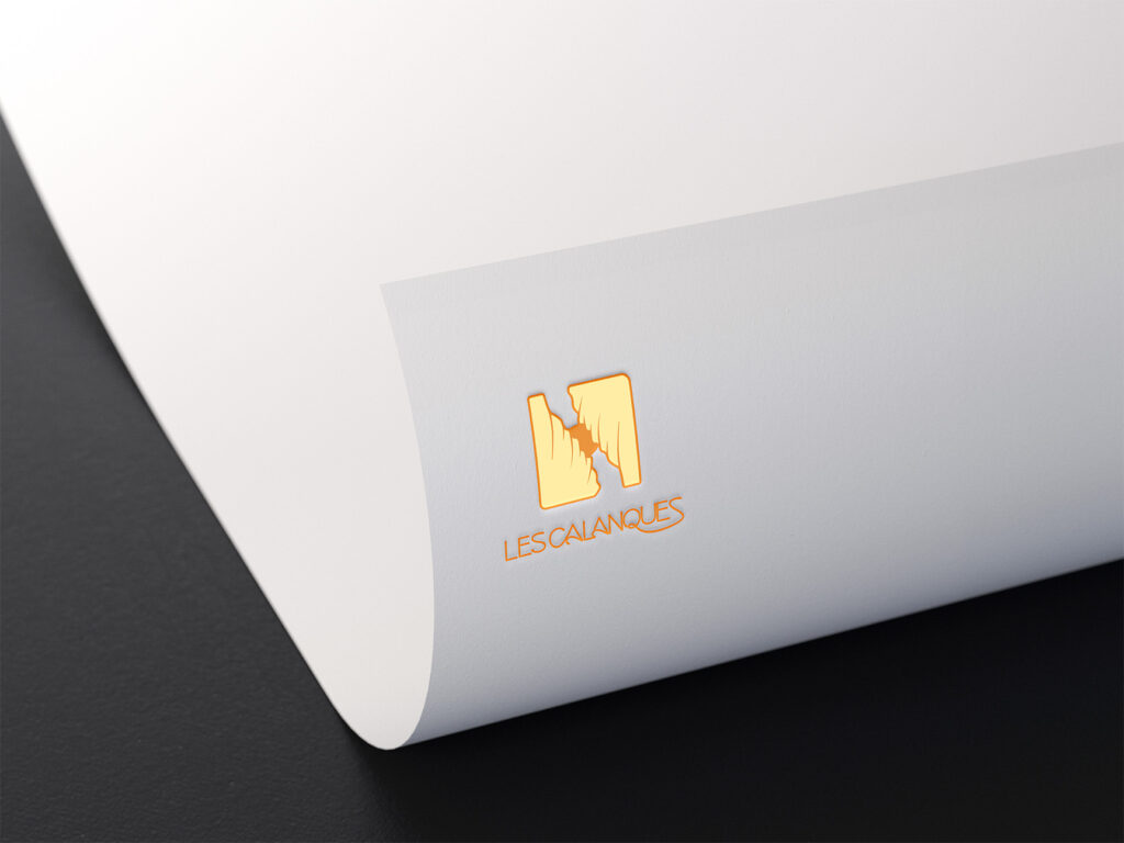 Mockup logo Les Calanques identité visuelle mobilier intérieur