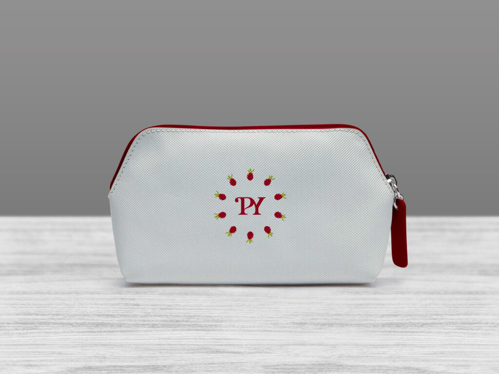 Mockup packaging trousse de toilette Pitaya Cosmetics identité visuelle cosmétique